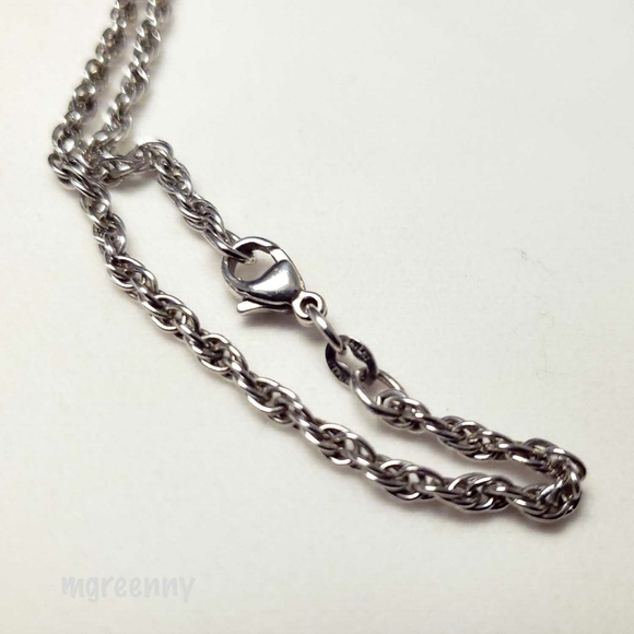 James Avery Sterling Silver Scrolled Easter Egg Pendant on chain RETIRED - Picture 4 of 4